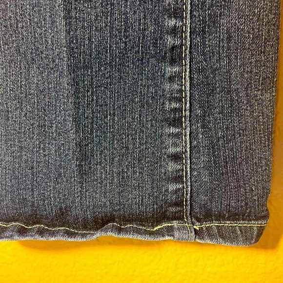 Kenneth COLE Boot Cut Jeans Size 26 Preloved with Some Wear Stretchy Light Denim - Picture 3 of 13